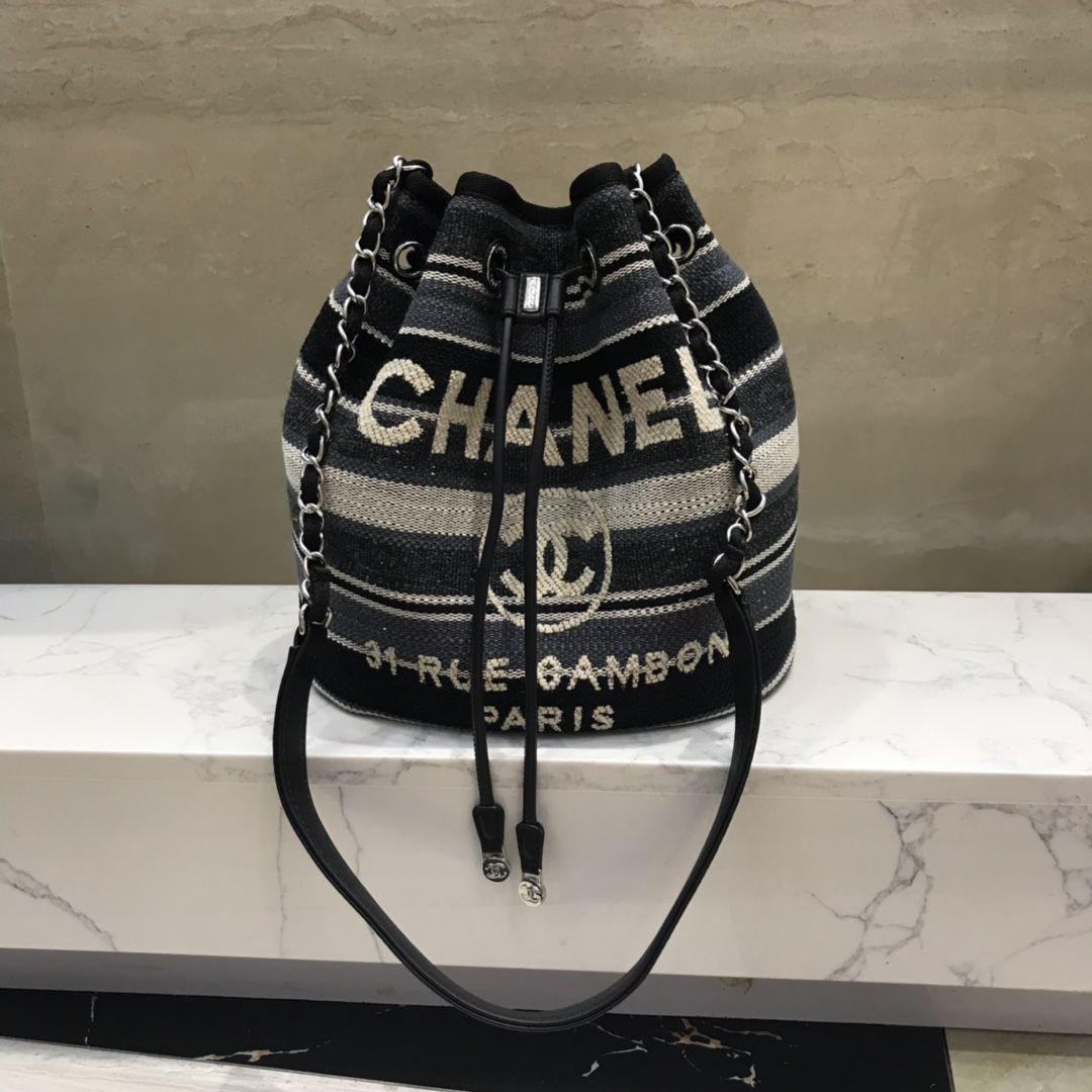 CHANEL 샤넬 도빌 버킷백