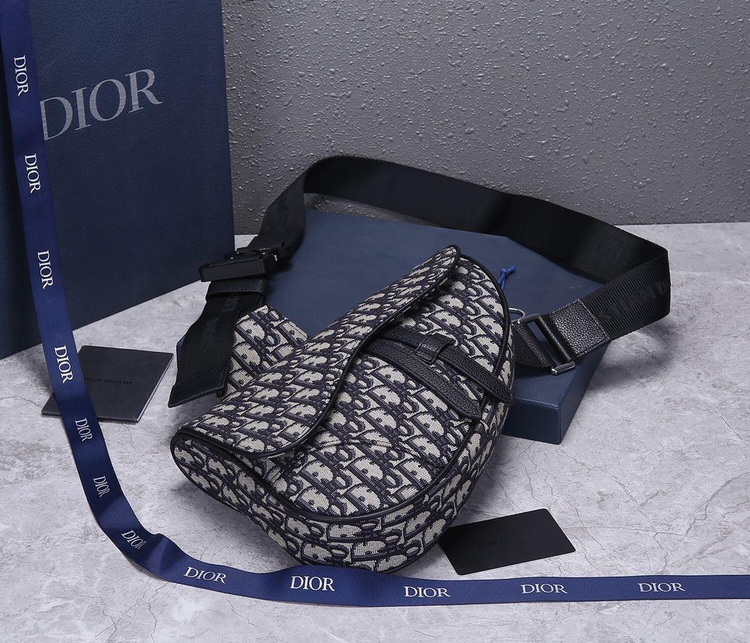Dior 디올 베이지 & 블랙 Oblique 자카드 새들백