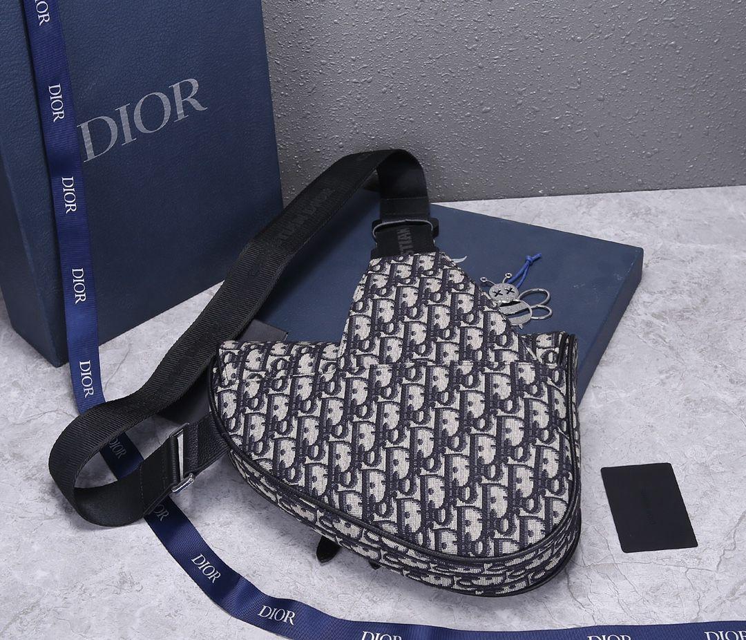 Dior 디올 베이지 & 블랙 Oblique 자카드 새들백