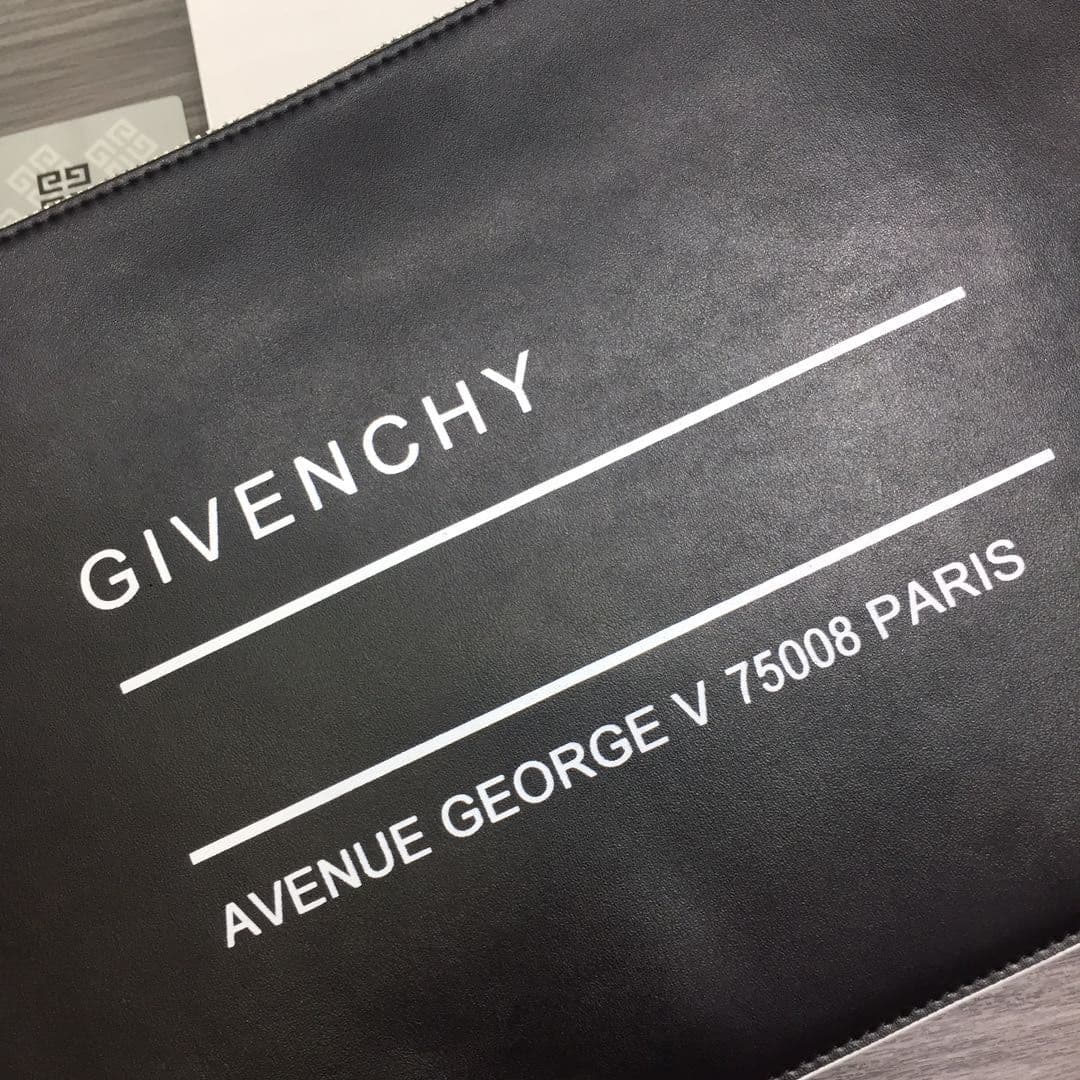 Givenchy 지방시 안티 고나 로고 파우치