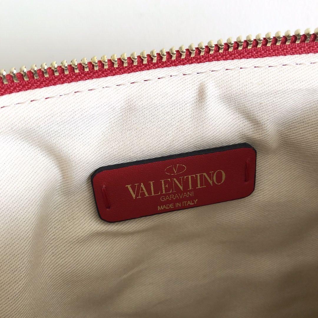 Valentino 발렌티노 락스터드 스파이크 클러치