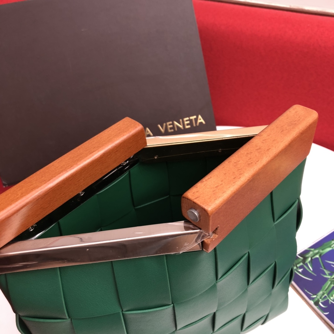 Bottega Veneta 보테가 베네타 BV 스냅 인트레치아토 가죽 클러치 백