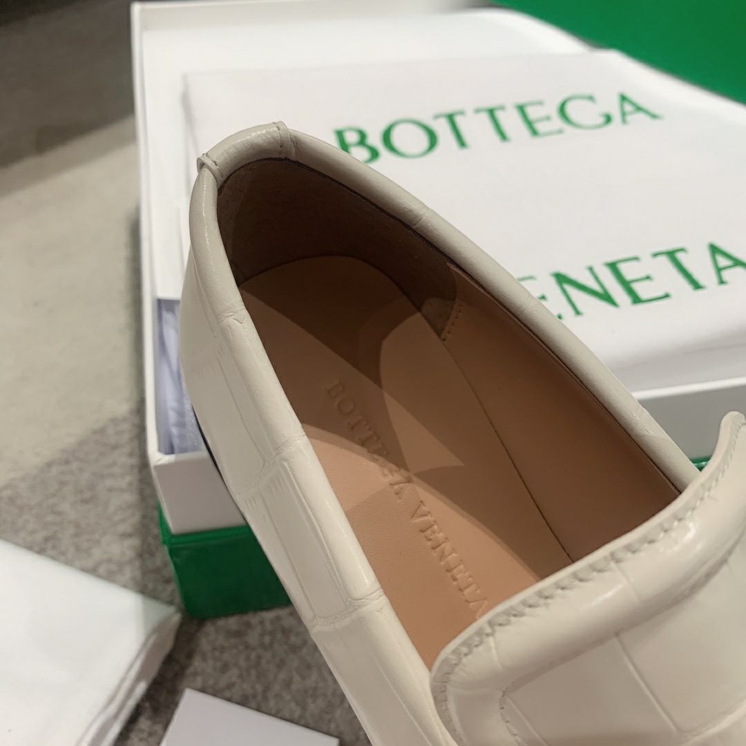 Bottega Veneta 보테가 베네타 크로커다일 프린트 카프스킨 로퍼