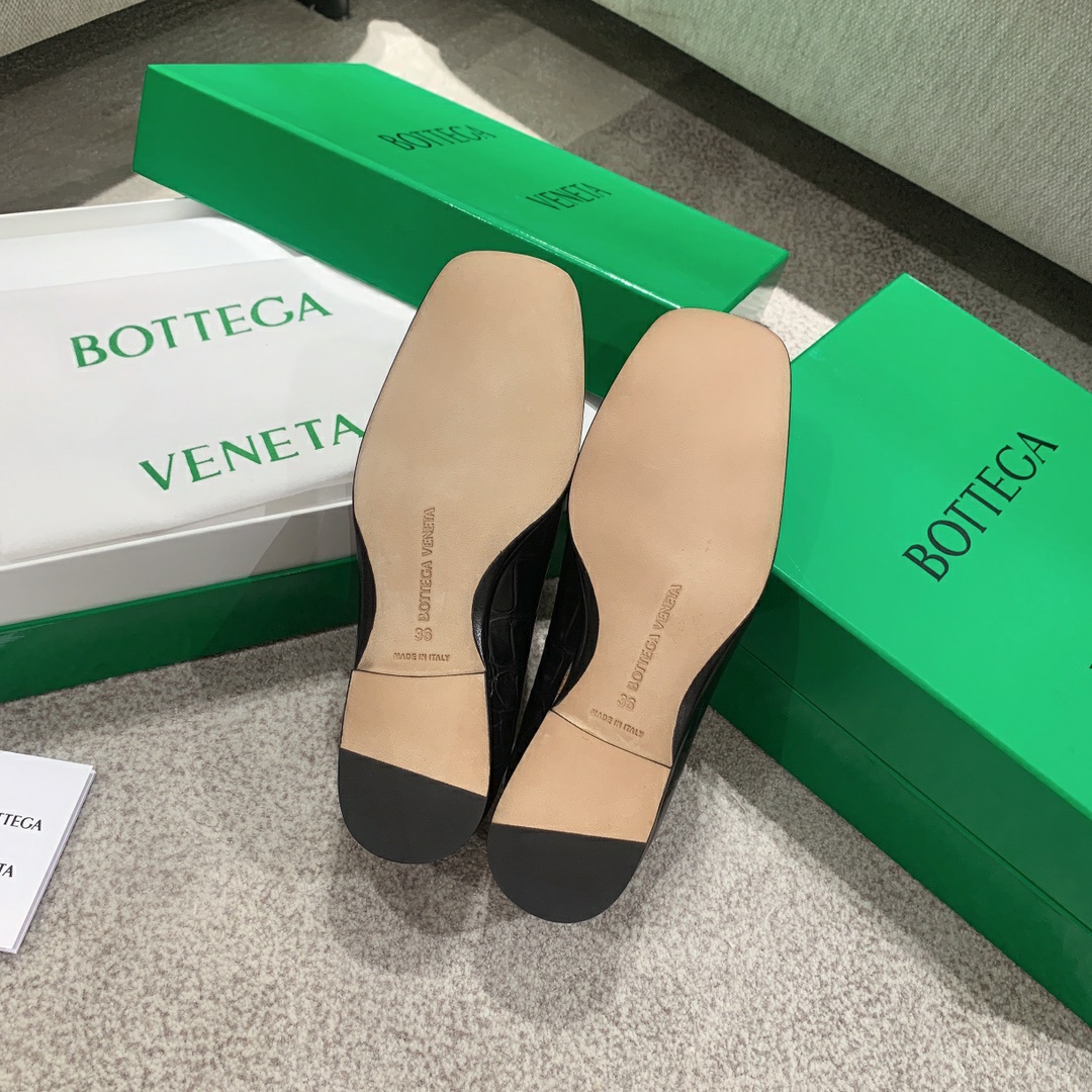 Bottega Veneta 보테가 베네타 크로커다일 프린트 카프스킨 로퍼