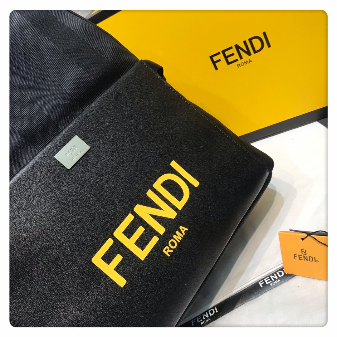 FENDI 펜디 블랙 나일론 에센셜 백팩