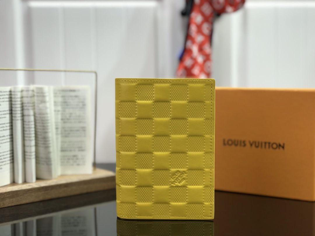 Louis Vuitton 루이비통 패스포트 커버