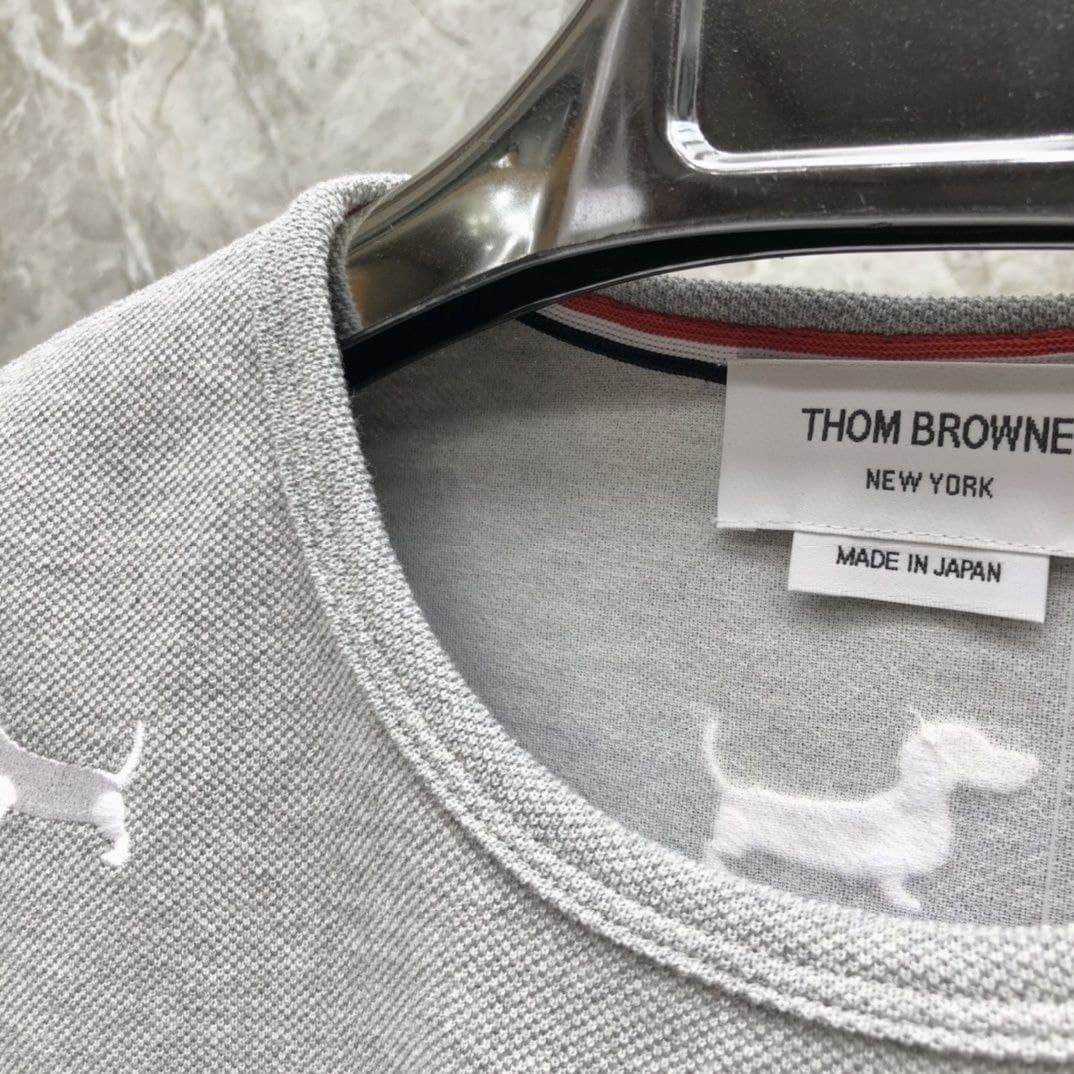 Thom Browne 톰브라운 닥스 훈트 자수 4-바 티셔츠