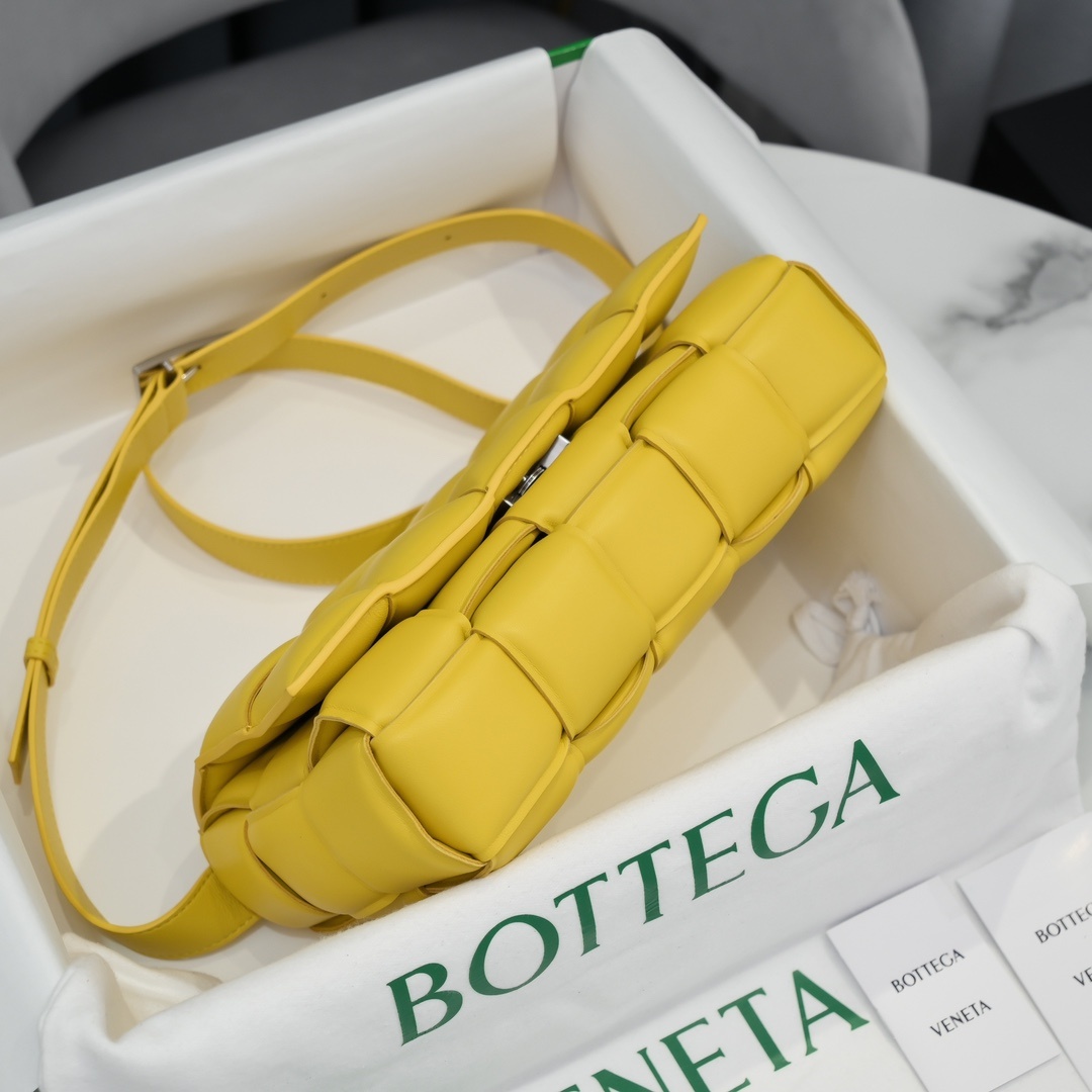 Bottega Veneta 보테가 베네타 패딩 카세트 백
