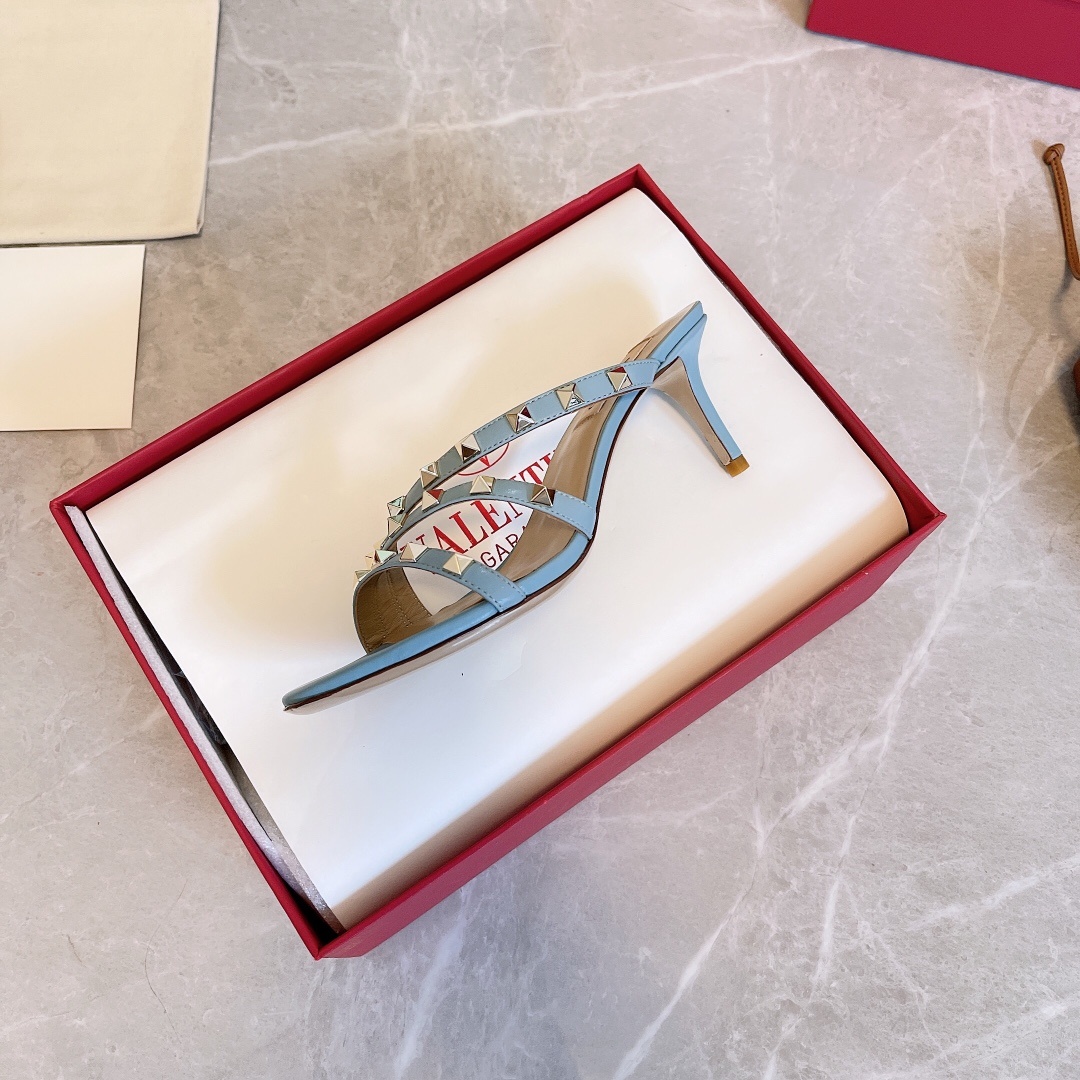 Valentino 발렌티노 송아지 가죽 락스터드 슬라이드 샌들 (굽: 6.5cm/8cm)