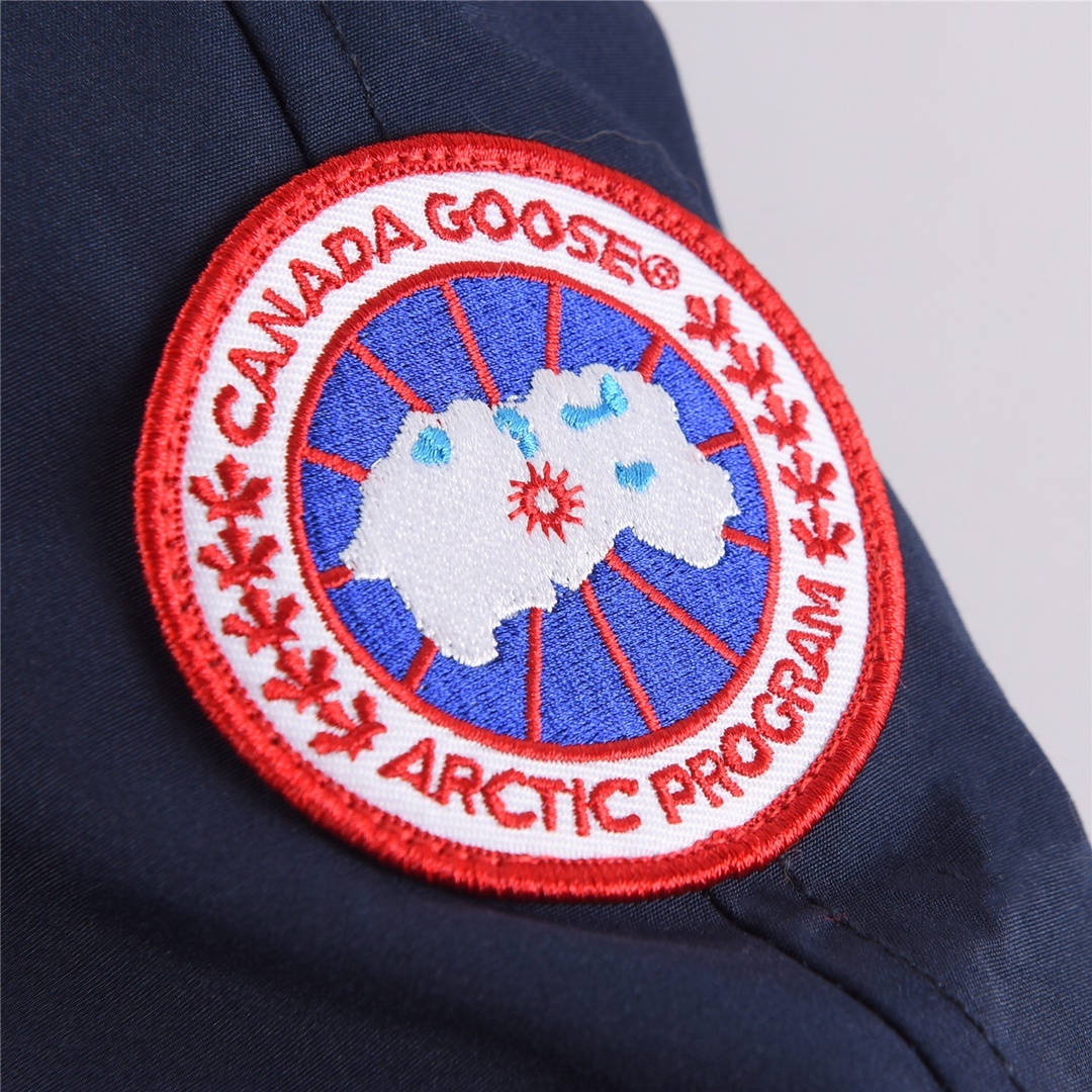CANADA GOOSE 캐나다구스 칠리왁 봄버 다운 패딩 재킷