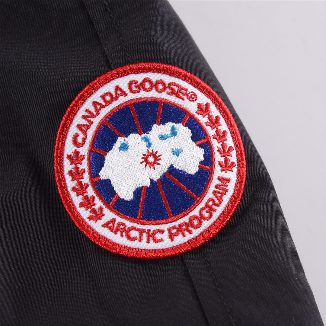 CANADA GOOSE 캐나다구스 칠리왁 봄버 다운 패딩 재킷