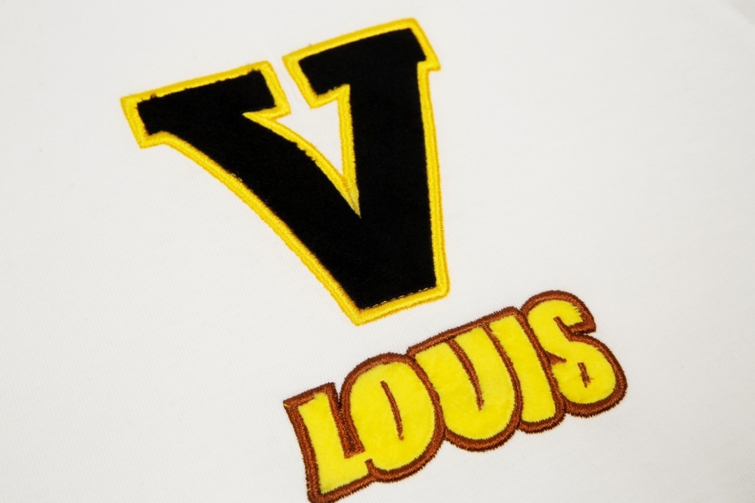 LOUIS VUITTON 루이비통 패치 바시티 티셔츠 (공용)