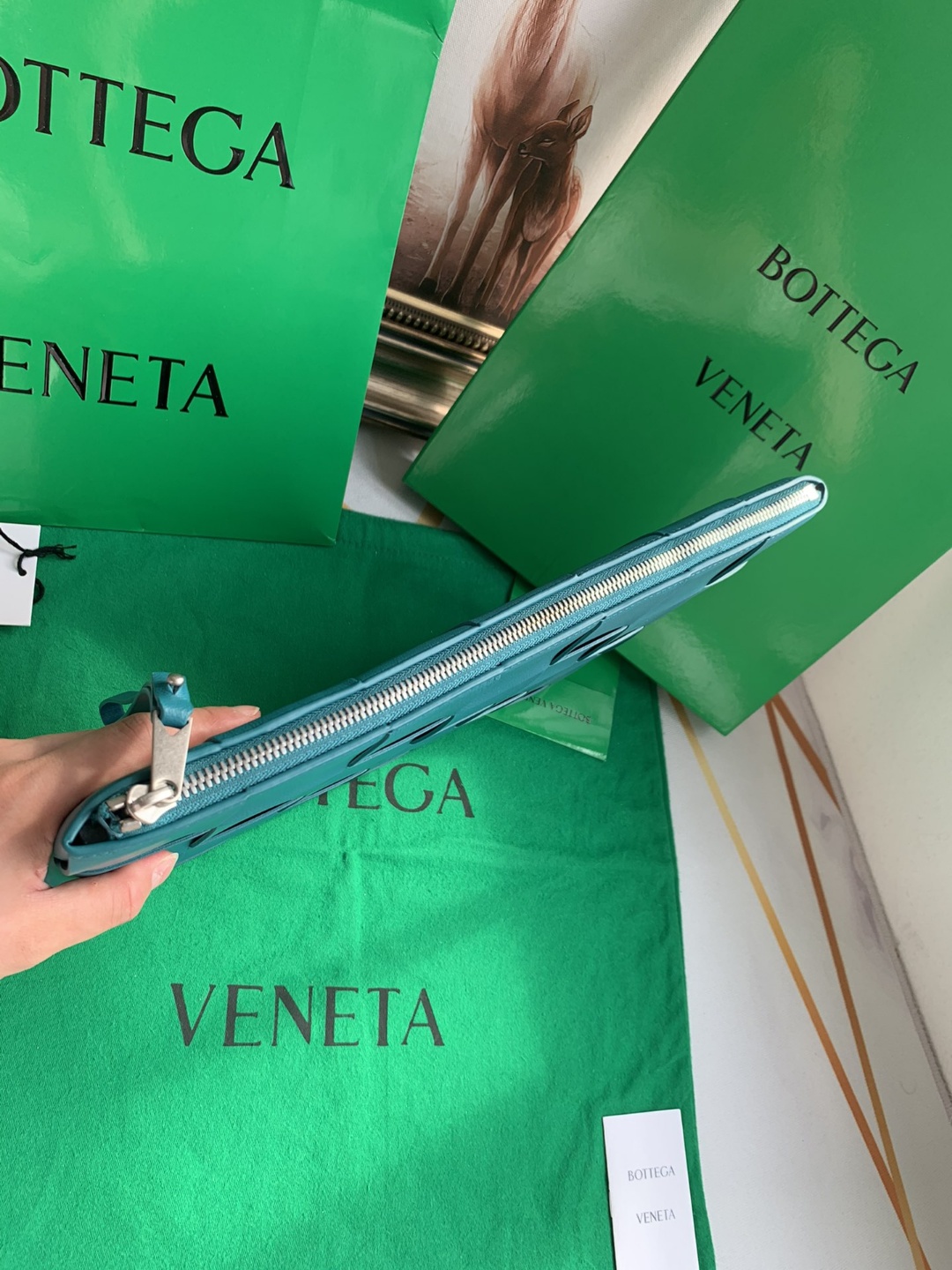 BOTTEGA VENETA  보테가 베네타 인트레치아토 위빙 파우치
